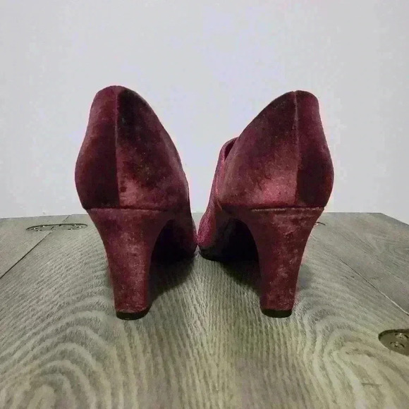 BANDOLINO merlot velvet booties. Size 10 - Picture 6 of 9
